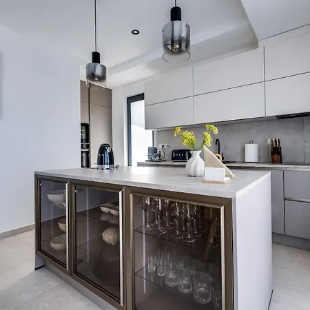 Villa Di Sole - Heated Pool & Panoramic Sea View *