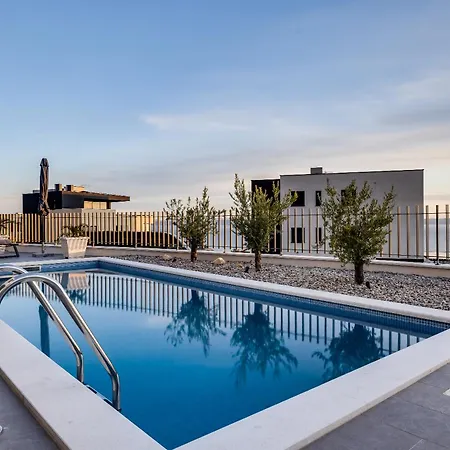 Villa Di Sole - Heated Pool & Panoramic Sea View