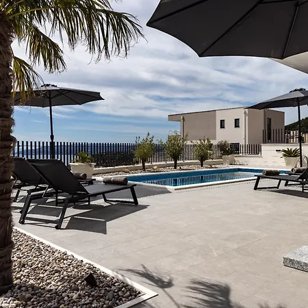 Villa Di Sole - Heated Pool & Panoramic Sea View *
