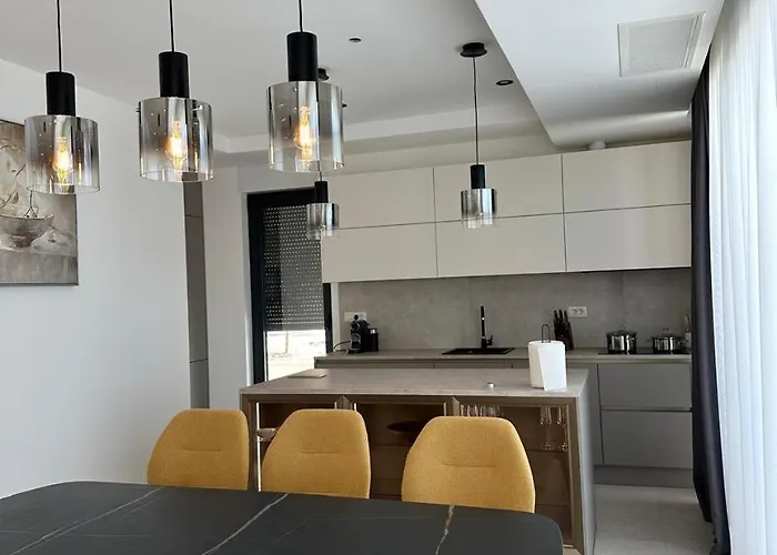 Villa Di Sole - Heated Pool & Panoramic Sea View