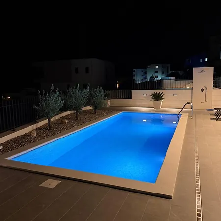 Villa Di Sole - Heated Pool & Panoramic Sea View *